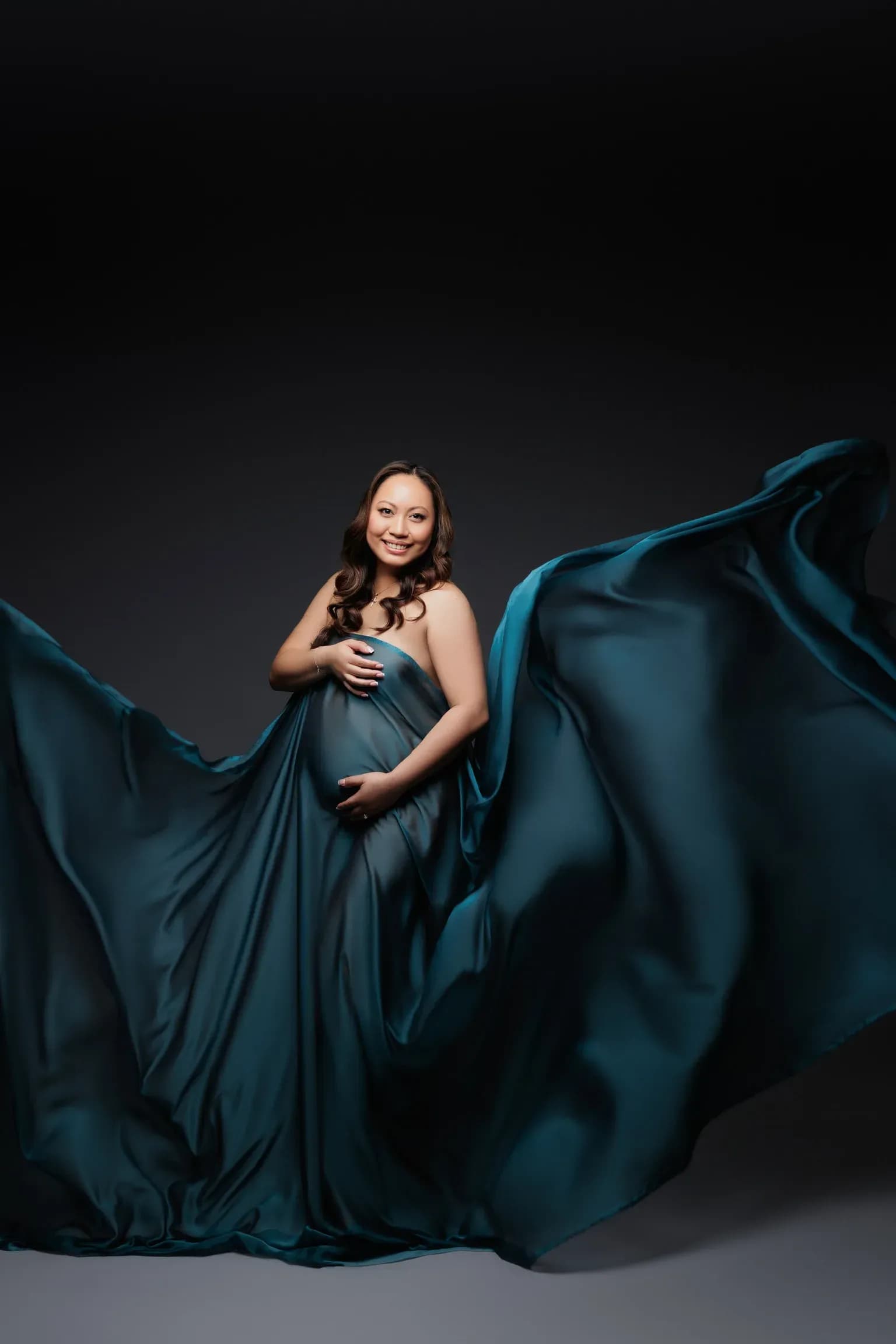 Maternity session at Natalie Vell Studio — photo 1