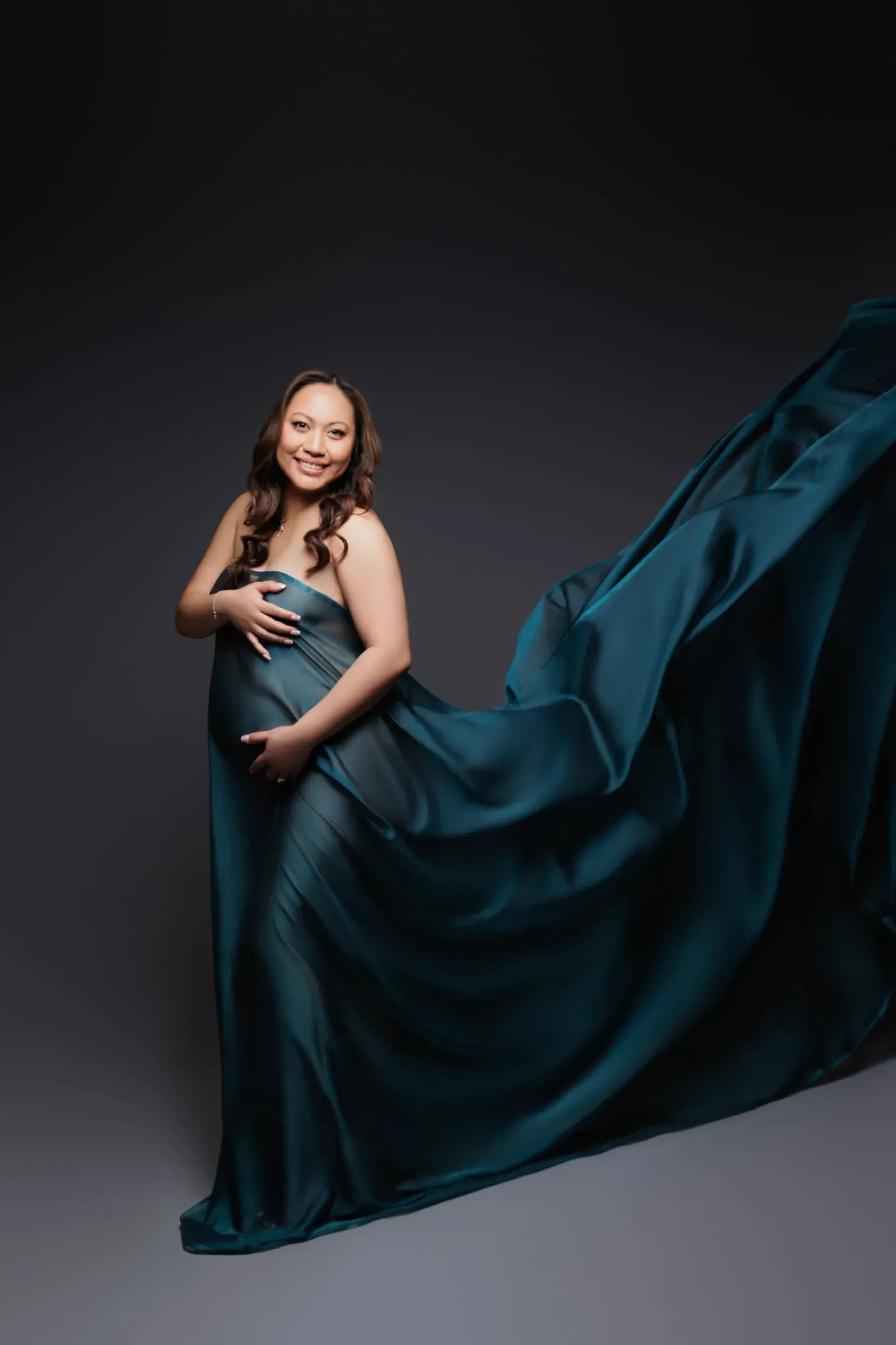 Maternity session at Natalie Vell Studio — photo 3