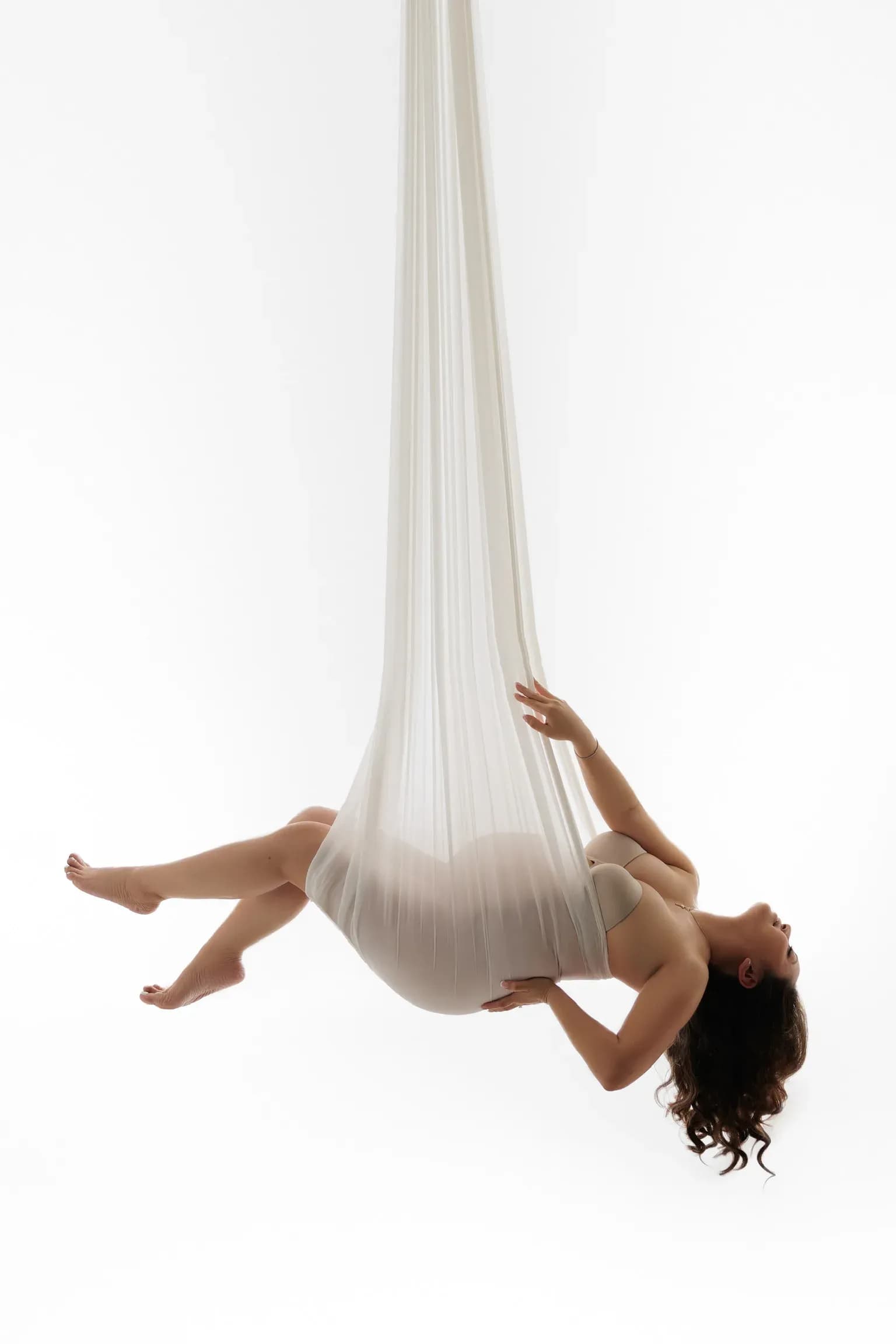 Maternity session at Natalie Vell Studio — photo 6