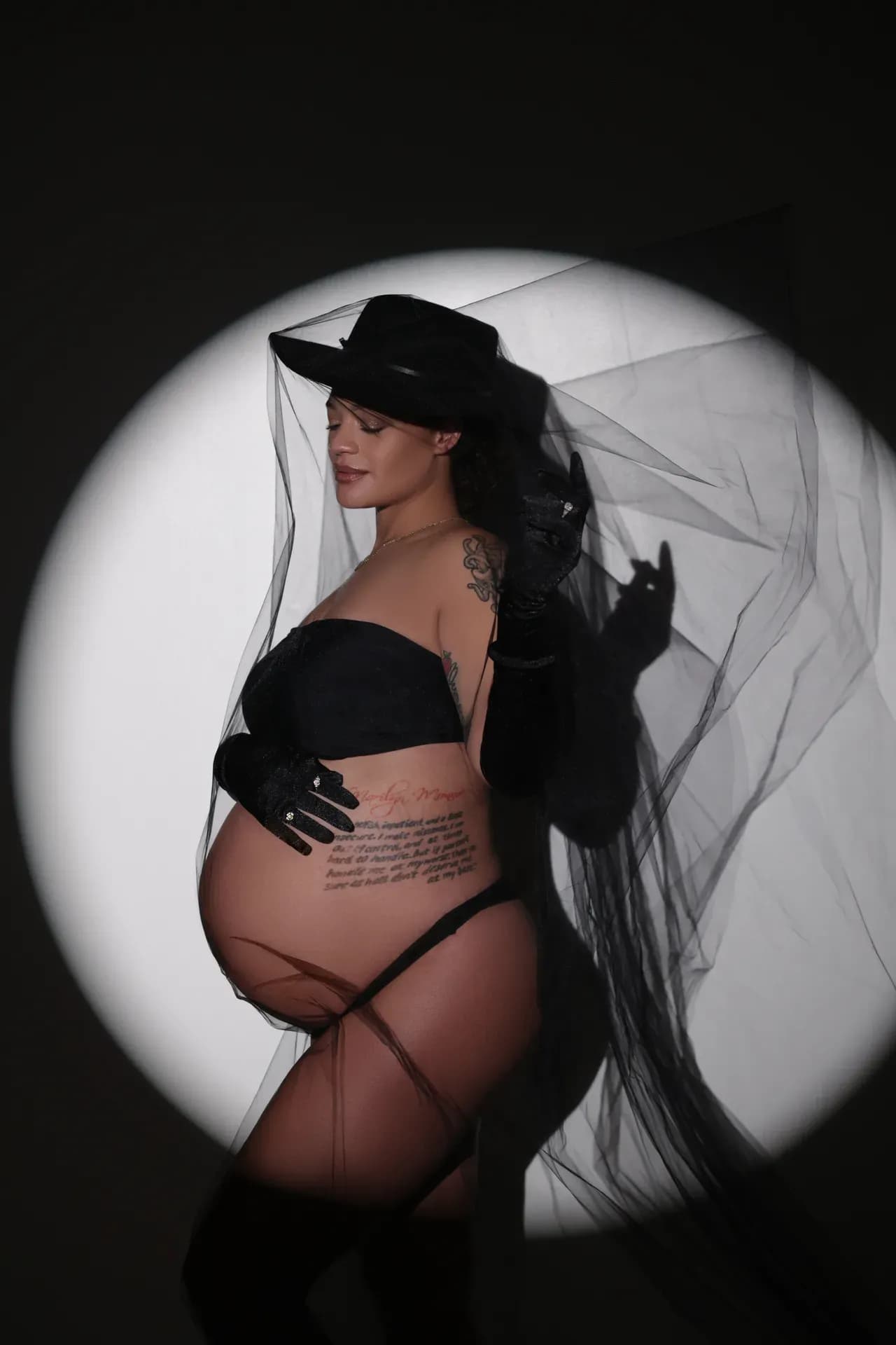 Maternity session at Natalie Vell Studio — photo 1