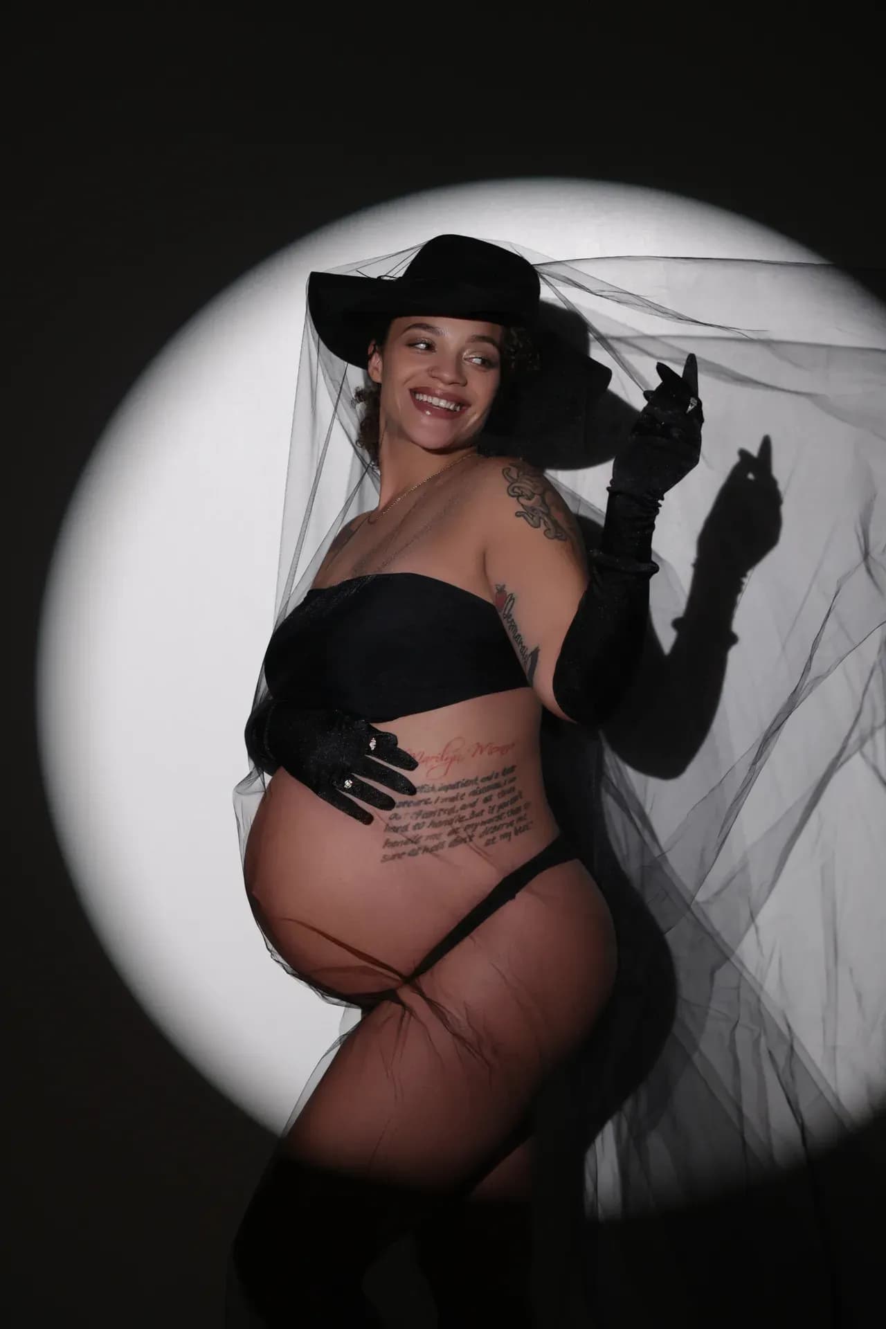 Maternity session at Natalie Vell Studio — photo 2