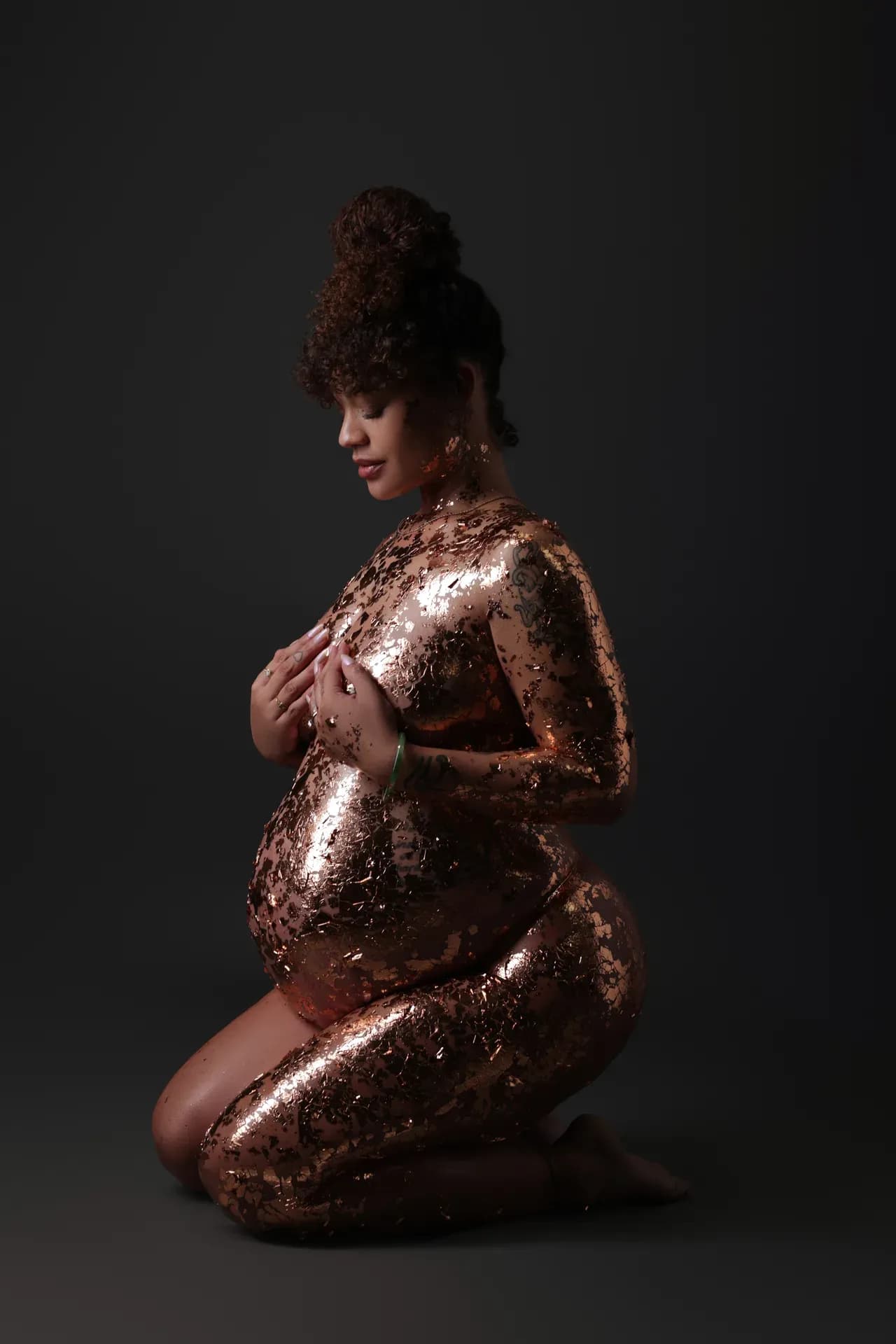 Maternity session at Natalie Vell Studio — photo 2